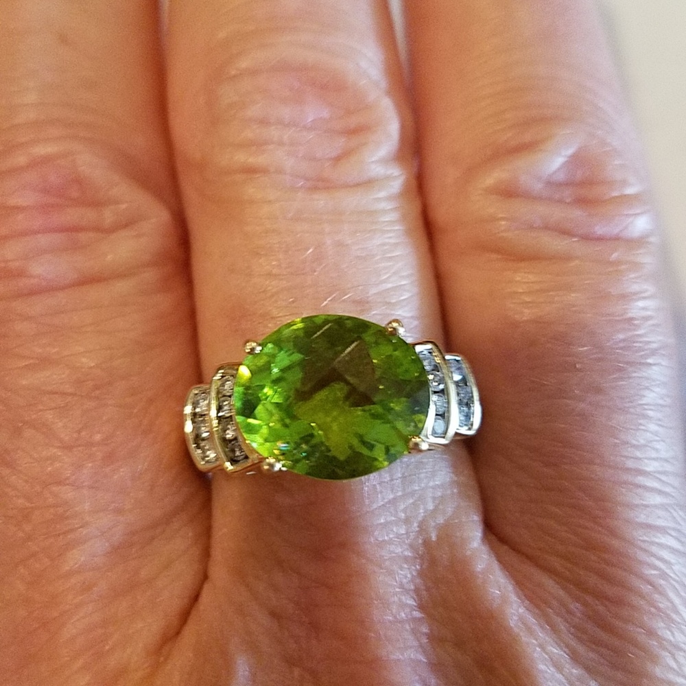 Peridot and diamond ring